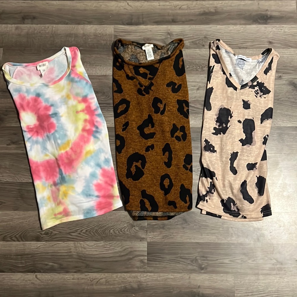 Size small. 3 long sleeve shirts